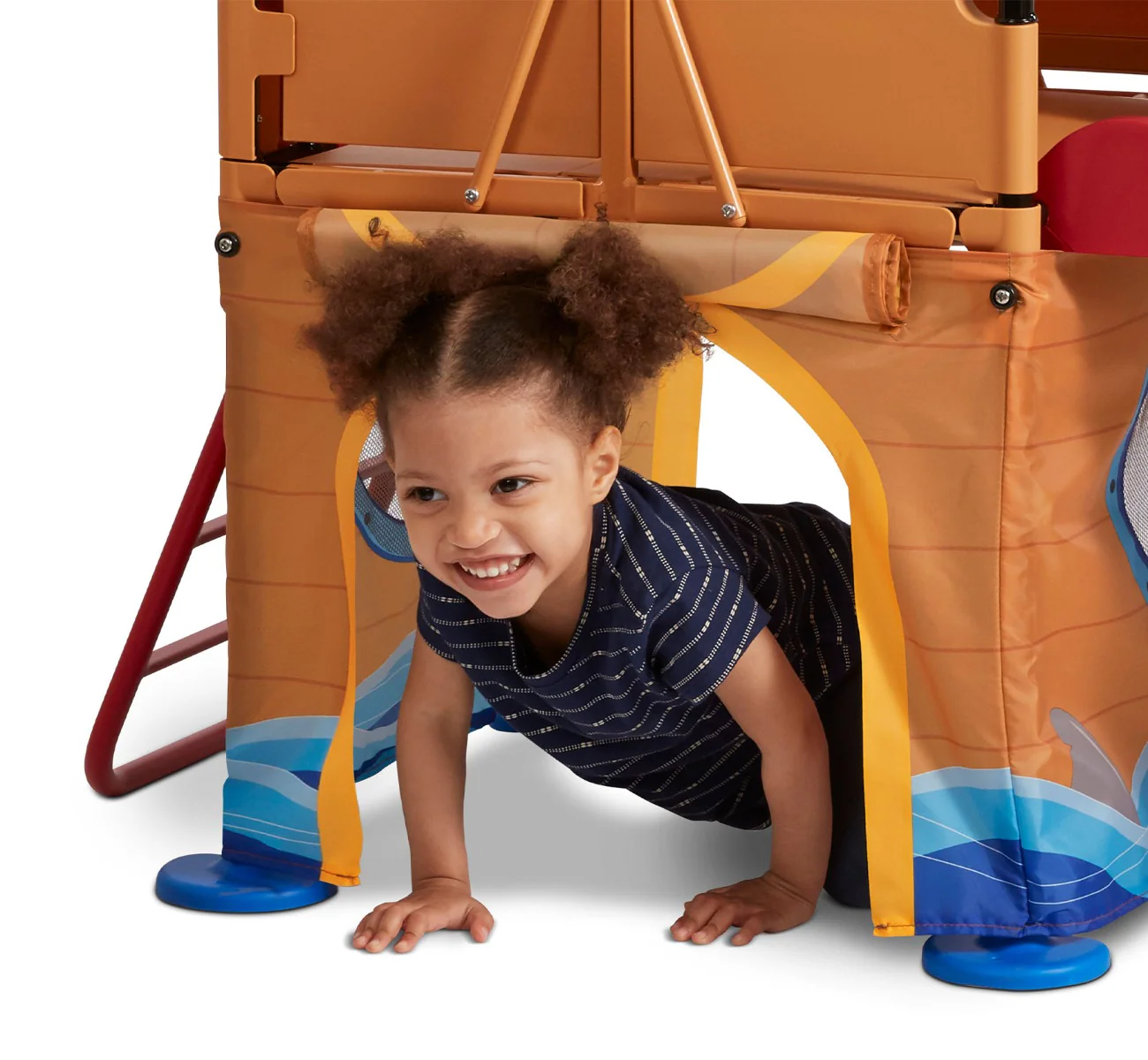 Play & Fold Away Pirate Ship - Image 4